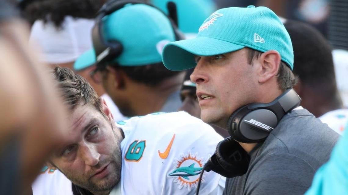 Miami Dolphins head coach Adam Gase talks with quarterback Jay Cutler (6) in the fourth quarter against the New York Jets at MetLife Stadium in East Rutherford, N.J., on September 24, 2017. (Al Diaz/Miami Herald/TNS)