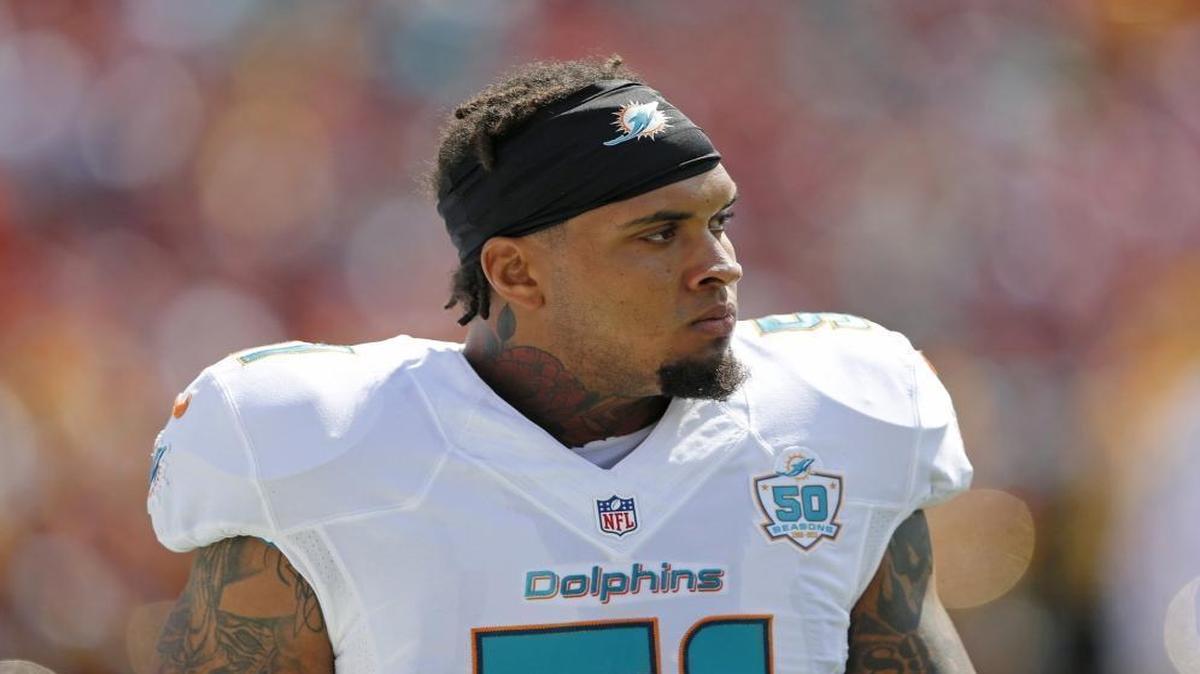 Miami Dolphins center Mike Pouncey, shown before the Dolphins’ Week 1 win over the Washington Redskins, underwent surgery last month.