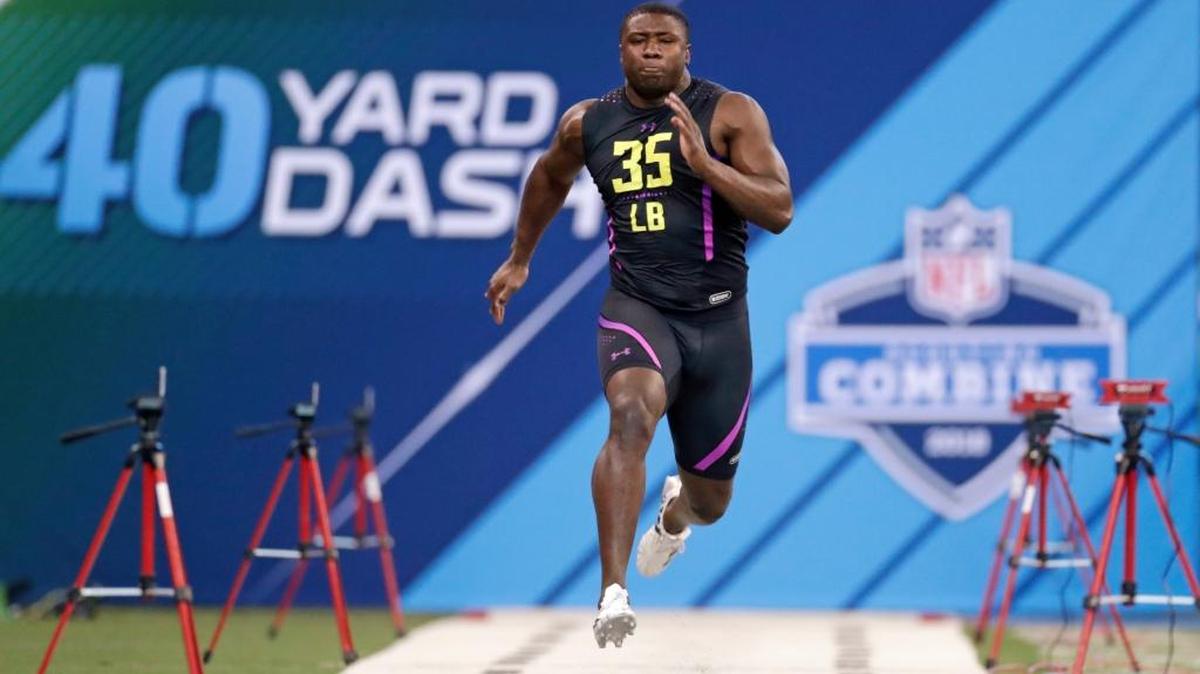Georgia linebacker Roquan Smith runs the 40-yard dash at the NFL football scouting combine in Indianapolis.