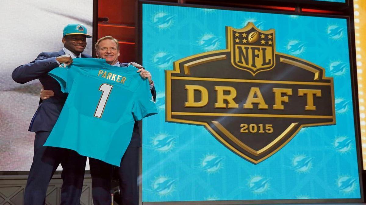 
Louisville wide receiver Devante Parker poses for photos with NFL commissioner Roger Goodell after being selected by the Miami Dolphins as the 14th pick in the first round of the 2015 NFL Draft, Thursday, April 30, 2015, in Chicago. 
