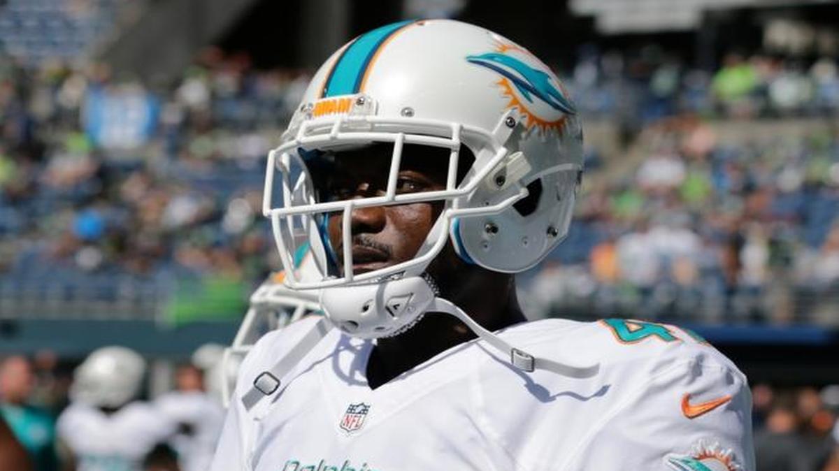 Byron Maxwell has gone from the Dolphins’ No. 1 corner to a bench-warmer in less than a month. He did not see the field Thursday, and talked about his demotion after the game.