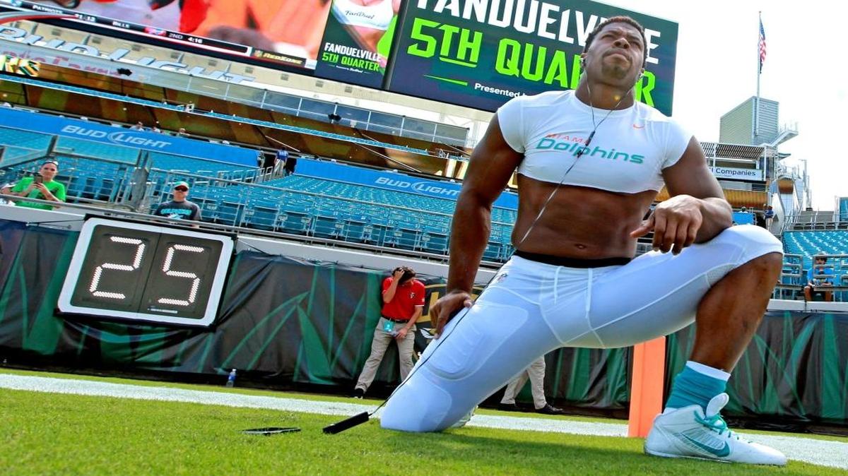 Miami Dolphins Cameron Wake warms up before facing the Jacksonville Jaguars on Sept. 20, 2015.
