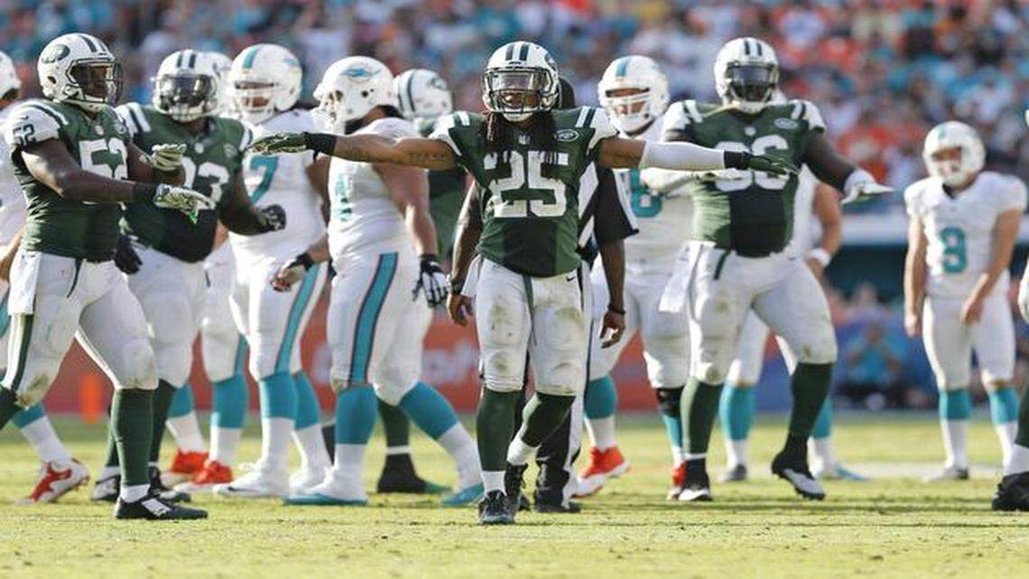
New York Jets free safety Calvin Pryor (25) signals a missed Dolphin field goal in the fourth quarter as the Miami Dolphins host the New York Jets at Sun Life Stadium on Sunday, Dec. 28, 2014.
