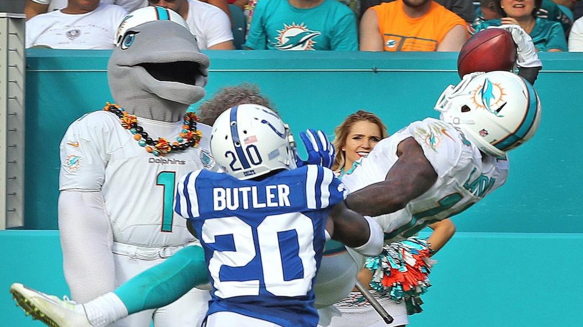 The Dolphins’ Jarvis Landry made a spectacular one-handed grab during Sunday’s game, one of seven in the game. He increased his franchise single-season record to 104 catches.