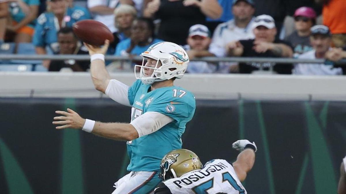 
Miami Dolphins quarterback Ryan Tannehill throws the ball as Jacksonville Jaguars Paul Posluszny in the fourth quarter at EverBank Field in Jacksonville, Florida, September 20, 2015.
