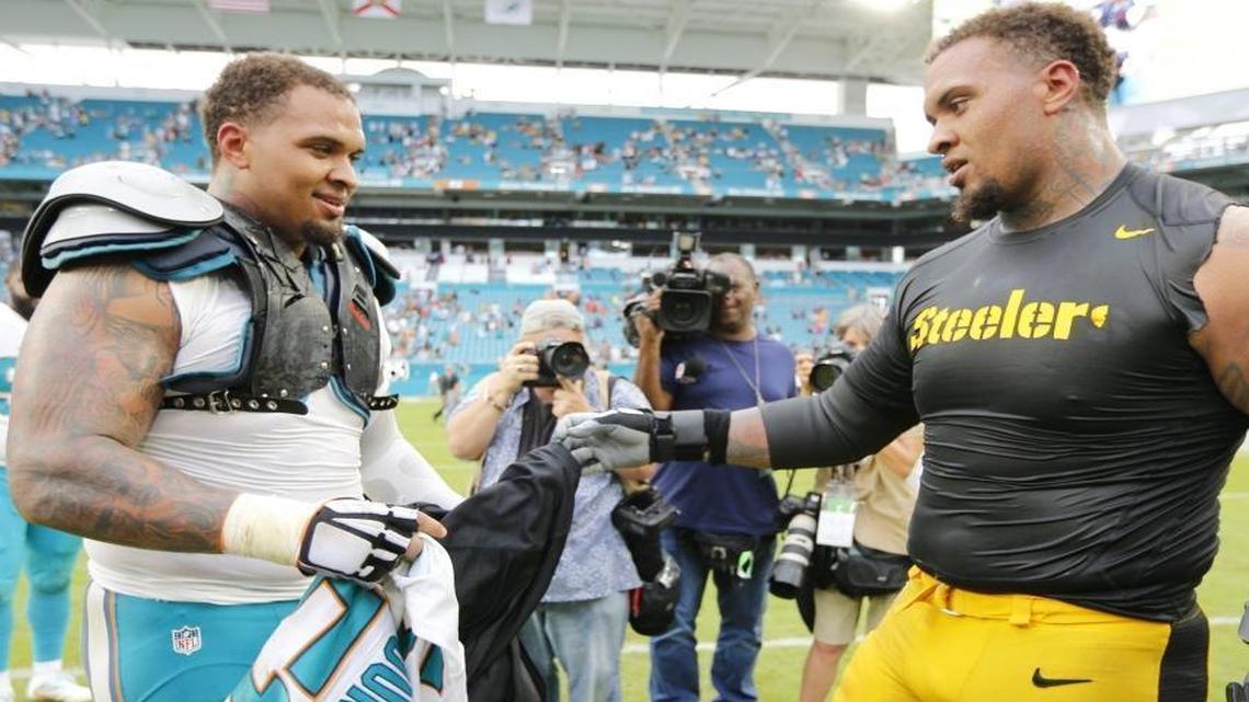 Mike Pouncey, shown with his twin brother Maurkice, has suffered another hip injury.