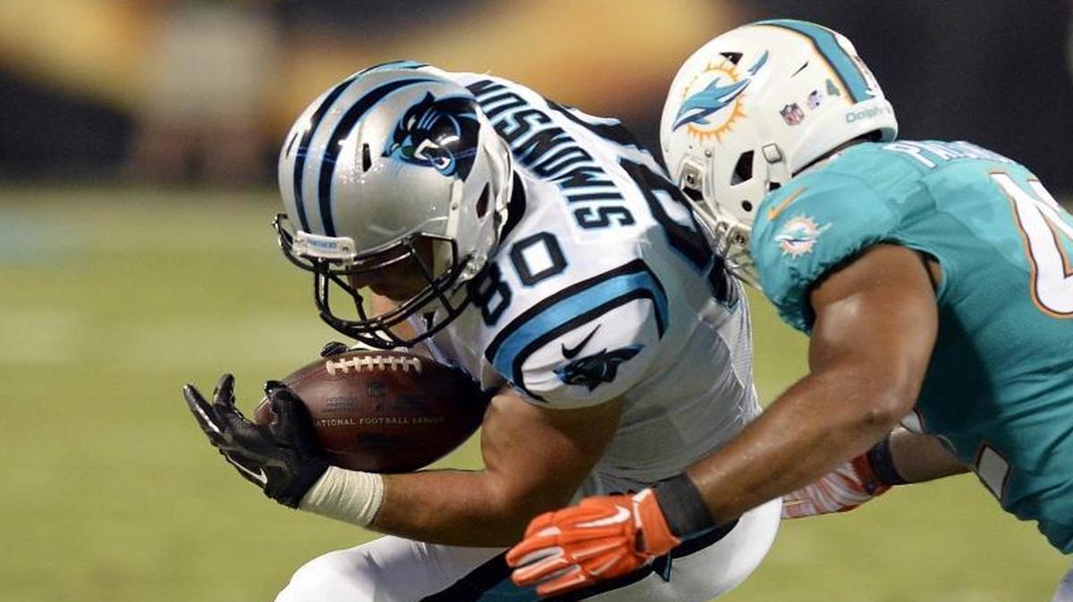 Spencer Paysinger, right, re-signed with the Miami Dolphins Tuesday.