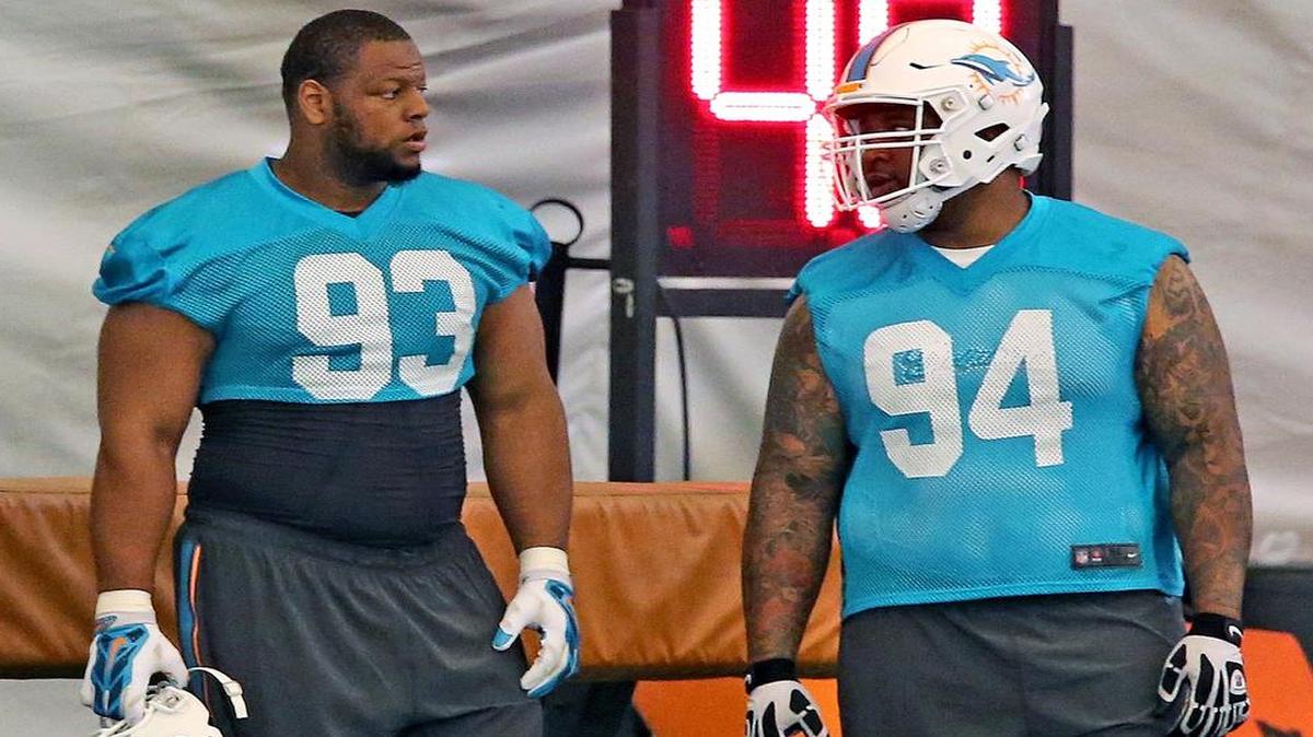 
Newcomers Ndamkong Suh (93) and C.J. Mosley are expected to solidify the Dolphins’ defensive line. 
