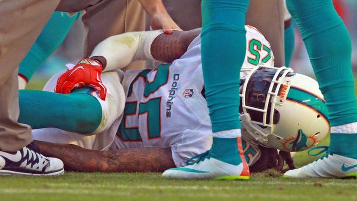 
Miami Dolphins defensive back Louis Delmas lays on the field after injuring his leg in the fourth quarter as they play the Baltimore Ravens at Sun Life Stadium in Miami Gardens, Dec. 7, 2014.
