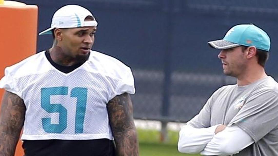 Adam Gase won’t put Mike Pouncey at risk until it’s absolutely necessary.