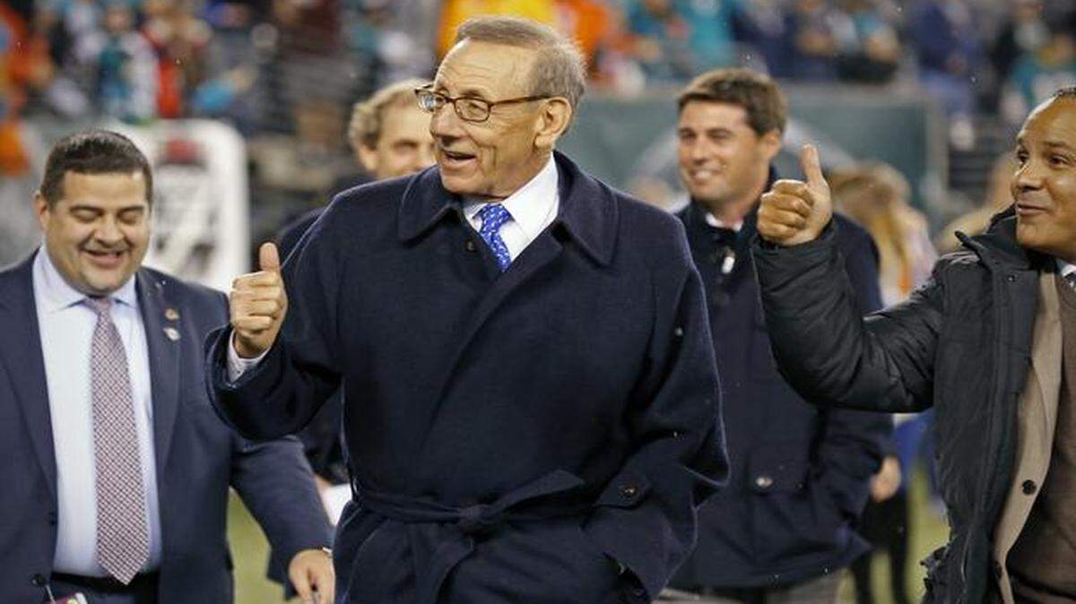 
Miami Dolphins owner Stephen M. Ross arrives for the game as the Miami Dolphins take on the New York Jets at MetLife Stadium in East Rutherford, New Jersey on Monday, December 1, 2014.

