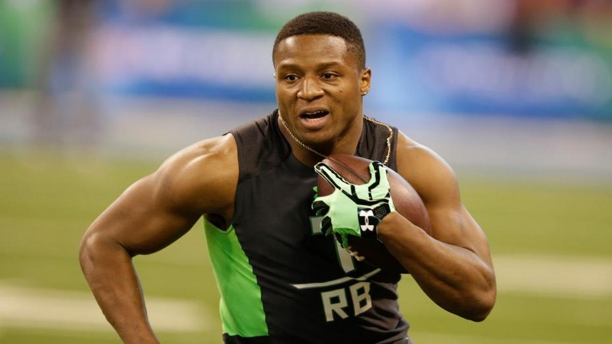 Alabama running back Kenyan Drake runs a drill at the NFL football scouting combine in Saturday, Feb. 27, 2016, in Indianapolis.