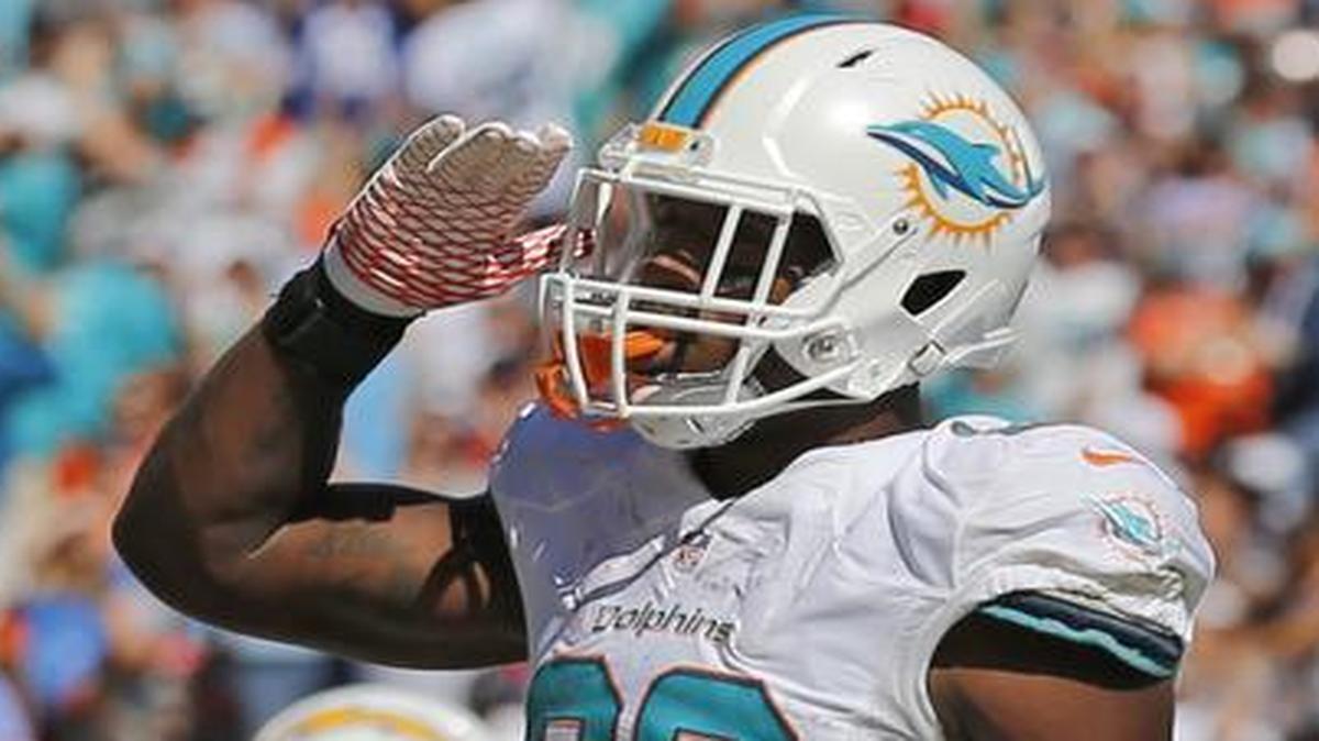 
Miami Dolphins running back Lamar Miller (26) salutes the crowd after diving into the end zone in the second quarter against the San Diego Chargers at Sun Life Stadium in Miami Gardens, Florida, on Sunday, Nov. 2, 2014.
