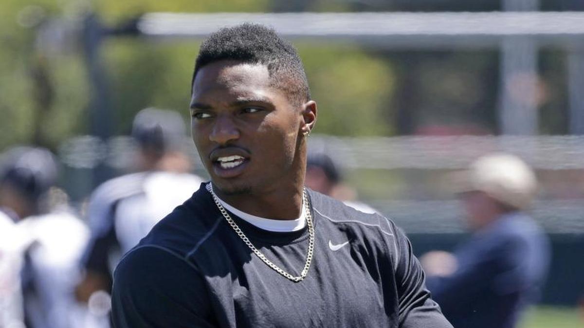 The Miami Dolphins signed Chris Culliver on Tuesday to help boost their depleted secondary.