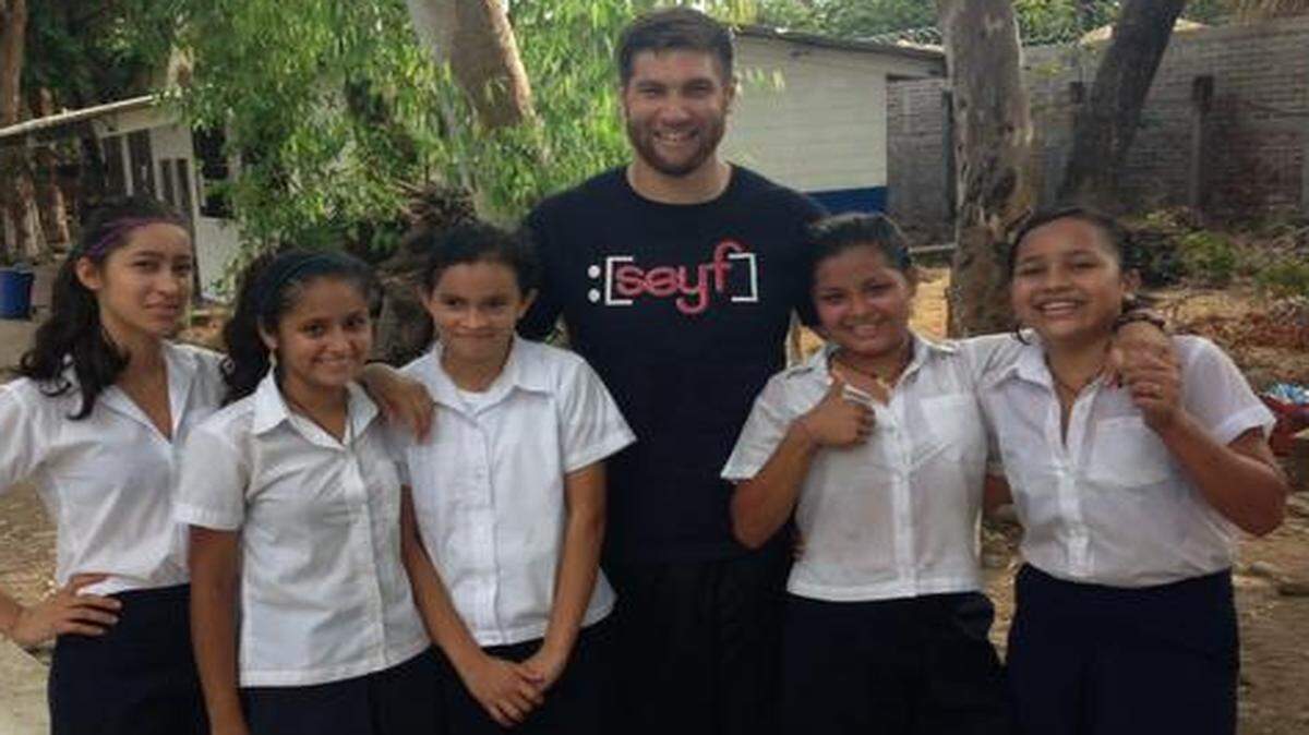 
McLeod Bethel-Thompson poses with Salvadorian students during his charitable trip to the Central American country last year.
