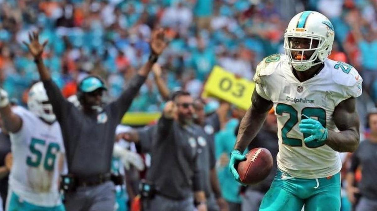 Miami Dolphins Reshad Jones runs for a touchdown in the first quarter as the Dolphins play the Tennessee Titans at Hard Rock Stadium in Miami Gardens on Oct. 8, 2017.