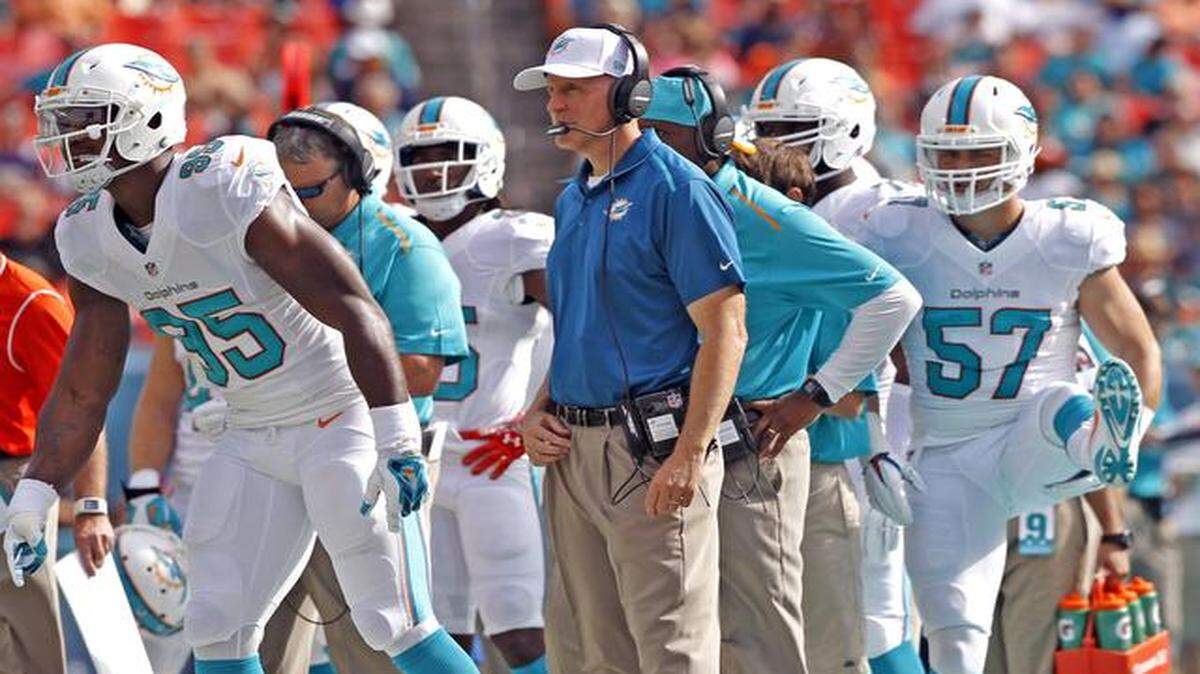 
Miami Dolphins head coach Joe Philbin stands on the sidelines in the fourth quarter as the Miami Dolphins play host to the Minnesota Vikings at Sun Life Stadium on Sunday, Dec. 21, 2014.
