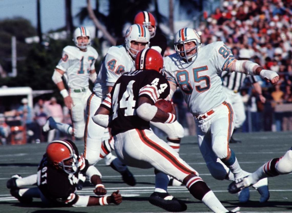 The Dolphins' Nick Buoniconti prepares to make a tackle during a 1972 game against the Cleveland Browns at the Orange Bowl.