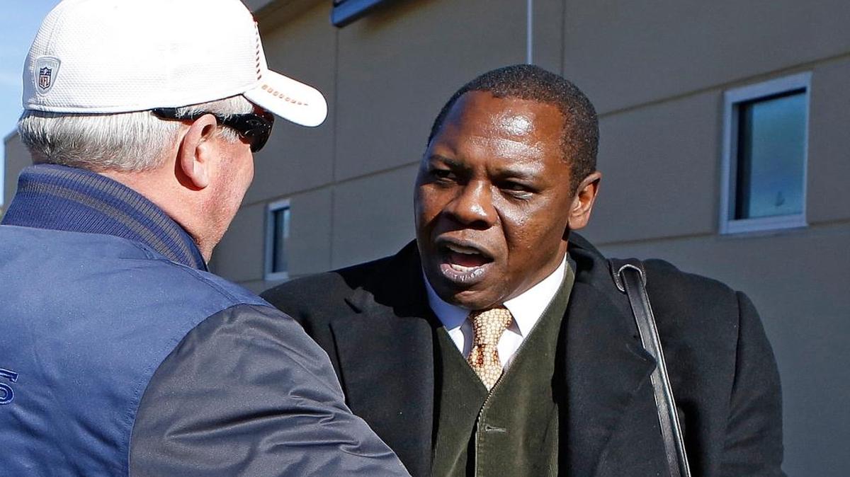 Hall of Fame broadcaster Tom Jackson is calling it quits after a 29-year career. ESPN announced Wed., Aug. 3, 2016, that the 65-year-old NFL analyst is retiring from broadcasting. Jackson's final assignment was at the Pro Football Hall of Fame in Canton, Ohio.