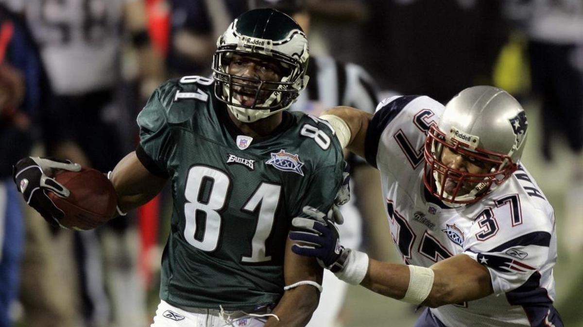Eagles wide receiver Terrell Owens is pursued by New England safety Rodney Harrison during first quarter of the Eagles’ 24-21 Super Bowl XXXIX loss, Feb. 6, 2005.