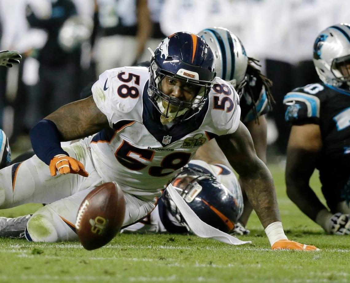 Broncos outside linebacker Von Miller chases a fumble during Super Bowl L, Denver’s 24-10 defense-heavy win against Carolina.