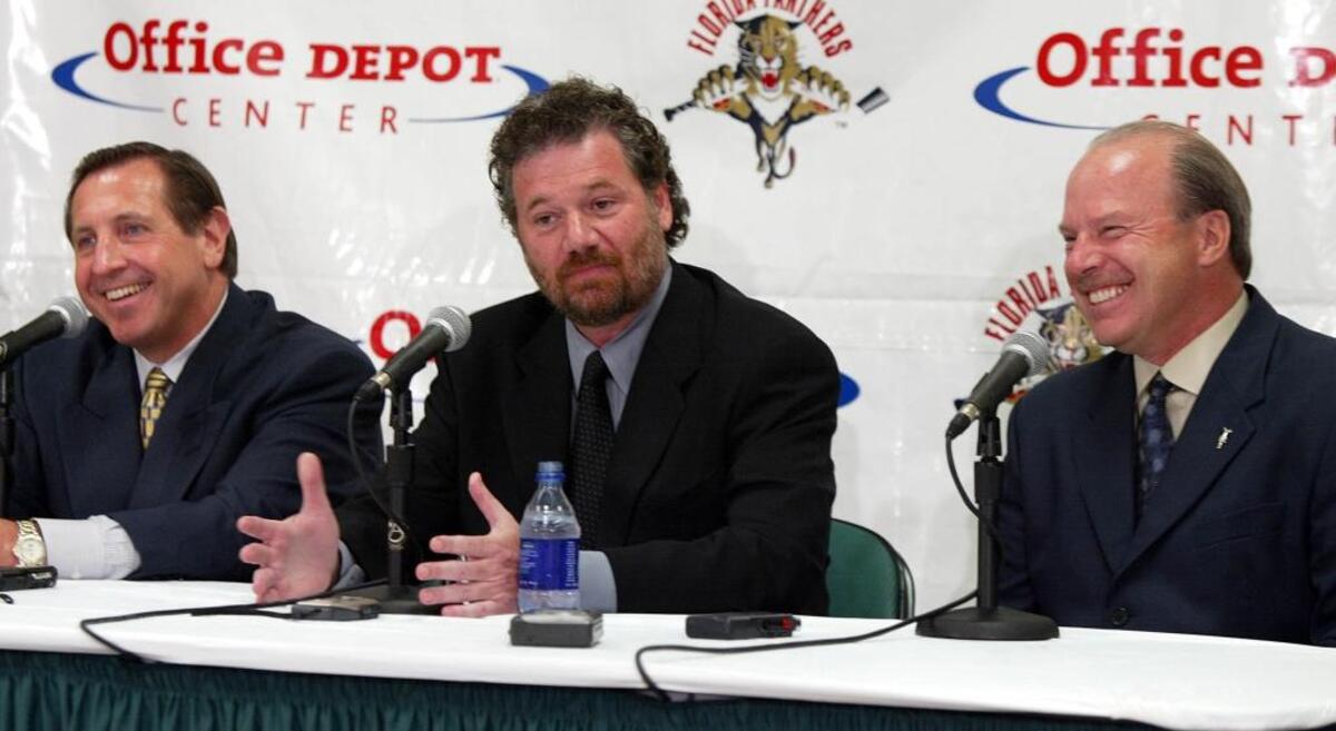 Florida Panthers owner Alan Cohen (center) announces new coach Jacques Martin (left) and GM Mike Keenan in 2004.