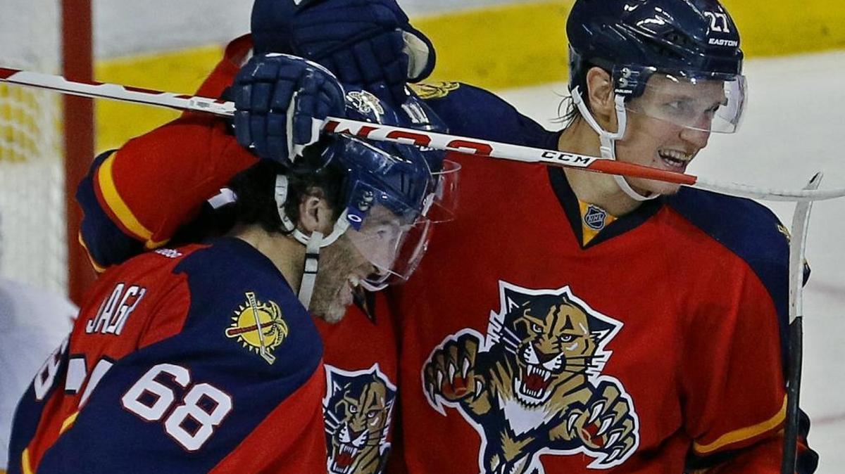 Florida Panthers right wing Jaromir Jagr (68) is congratulated by teammates including Nick Bjugstad, right, after Jagr’s winning goal against the Calgary Flames in the third period Tuesday, Nov. 10, 2015, in Sunrise, Fla.