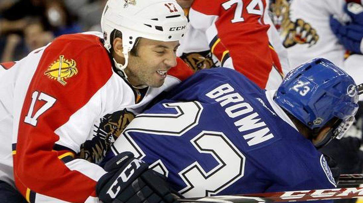 
Florida Panthers center Derek MacKenzie (17) battles Tampa Bay Lightning forward J.T. Brown (23) during preseason hockey action at the Amalie Arena Saturday, Oct. 4, 2014 in Tampa, Fla.
