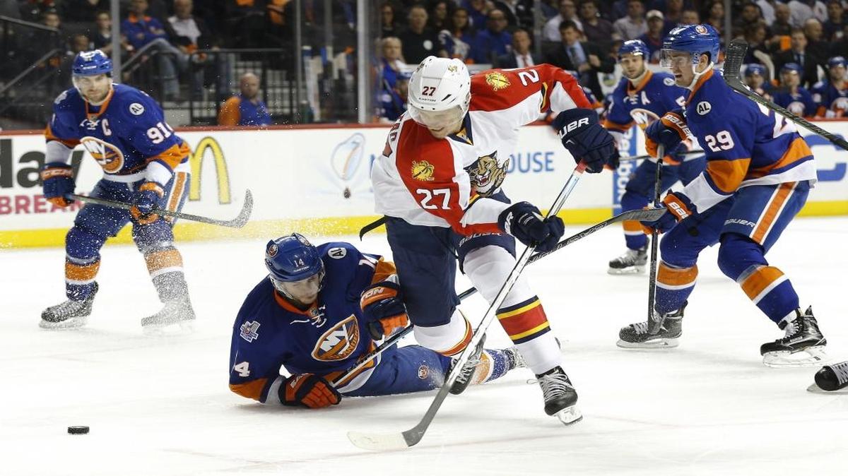 Florida Panthers center Nick Bjugstad, above, and fellow Minnesotan Kyle Rau enjoyed a rare in-season visit home in the first of a three-game trip that includes stops in Winnipeg and Colorado. That it came so close to the holidays only added to its significance for the former University of Minnesota teammates.