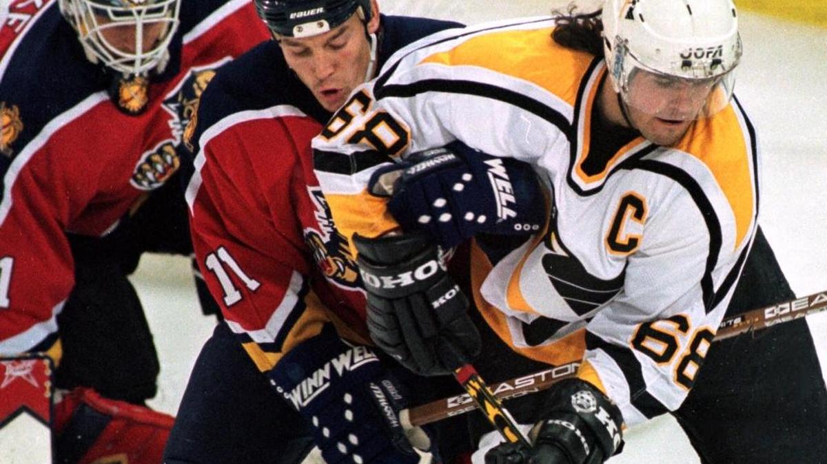 Florida’s Bill Lindsay wraps up Jaromir Jagr in front of goalie Sean Burke during a game at Pittsburgh in 1998.