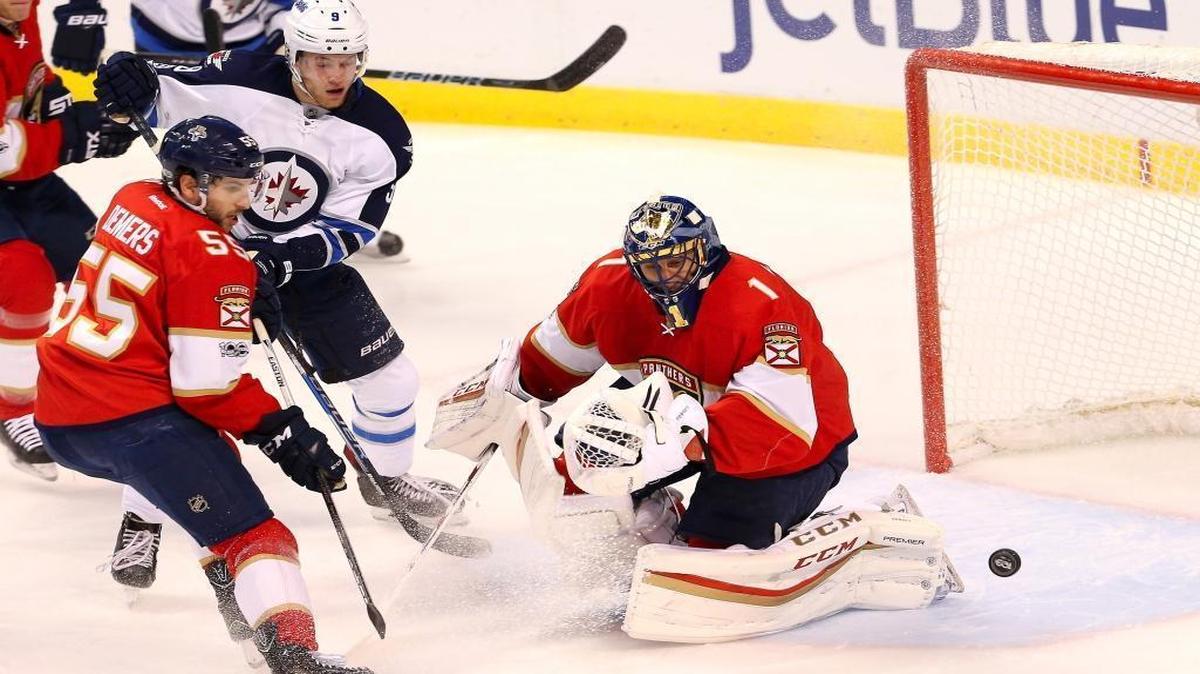 Florida Panthers goalie Roberto Luongo stops the puck during the first period of an NHL hockey game against the Winnipeg Jets at BB&T Center in Sunrise on Wednesday, January 4, 2017.