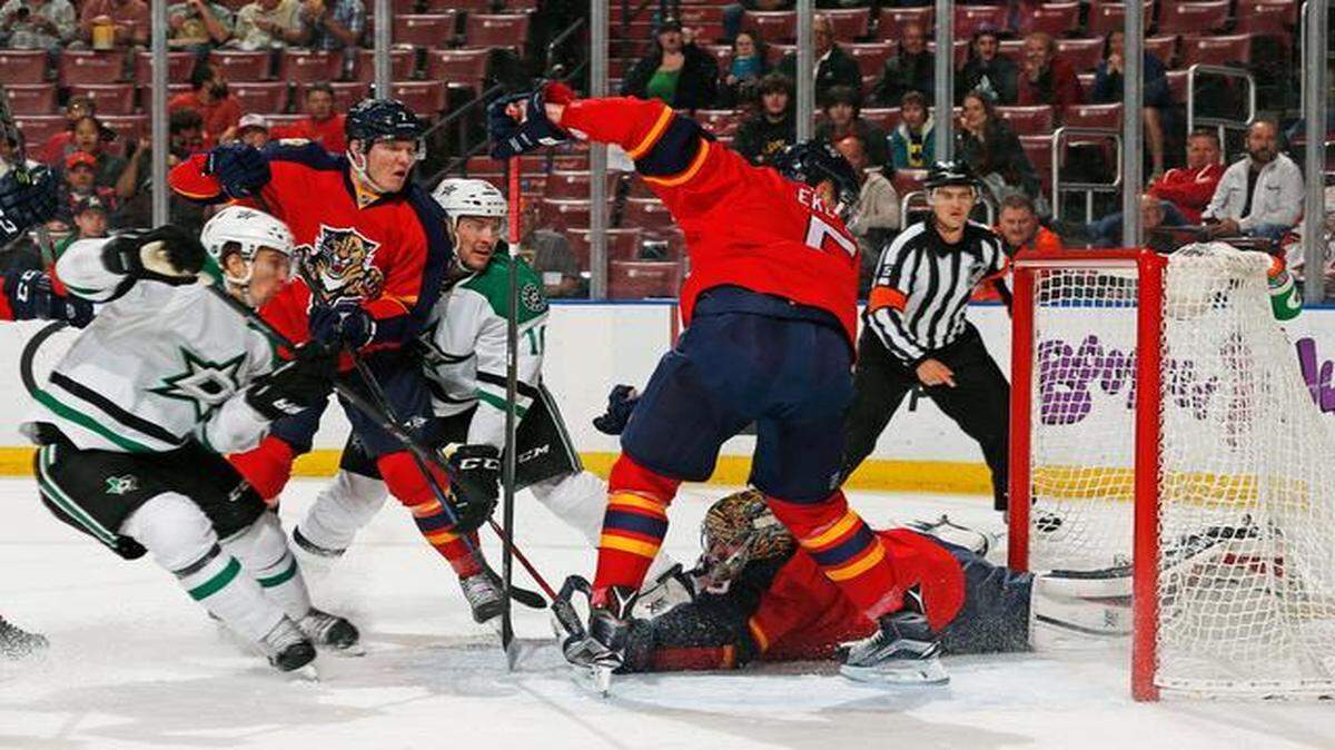 
Panthers goaltender Dan Ellis stops a shot by Ryan Garbutt during the first period of the Stars’ 4-3 shootout victory on Thursday night. 
