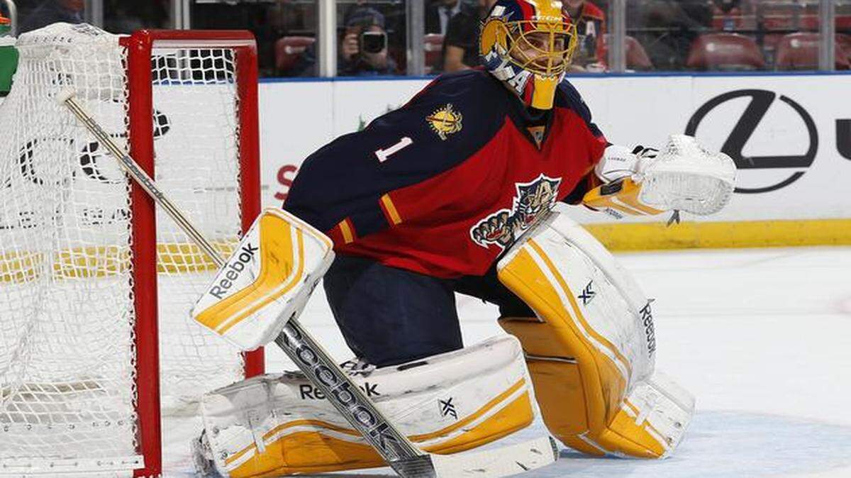 
Panthers goaltender Roberto Luongo defends the net against the Minnesota Wild at the BB&T Center on Nov. 24, 2014 in Sunrise. 
