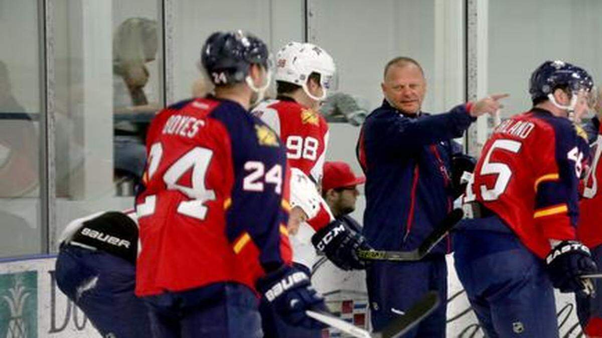 
Back in charge: Gerard Gallant, an NHL head coach for the first time since 2003-06 with Columbus, leads the Panthers’ first full-team practice. 
