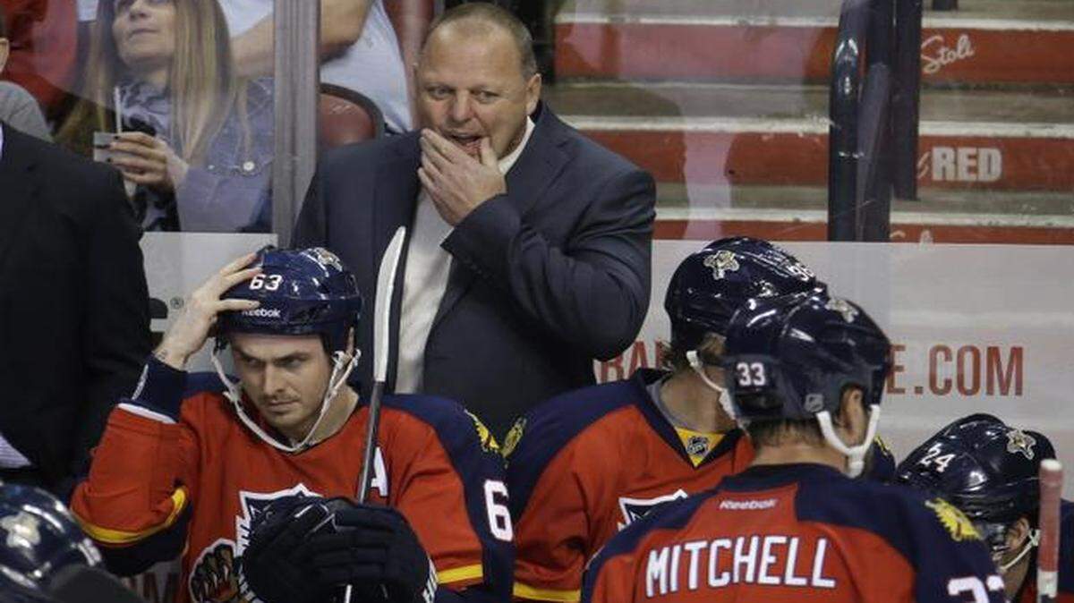 
Florida Panthers head coach Gerard Gallant watches during a game against the Montreal Canadiens, Tuesday, Dec. 30, 2014, in Sunrise, Fla. 
