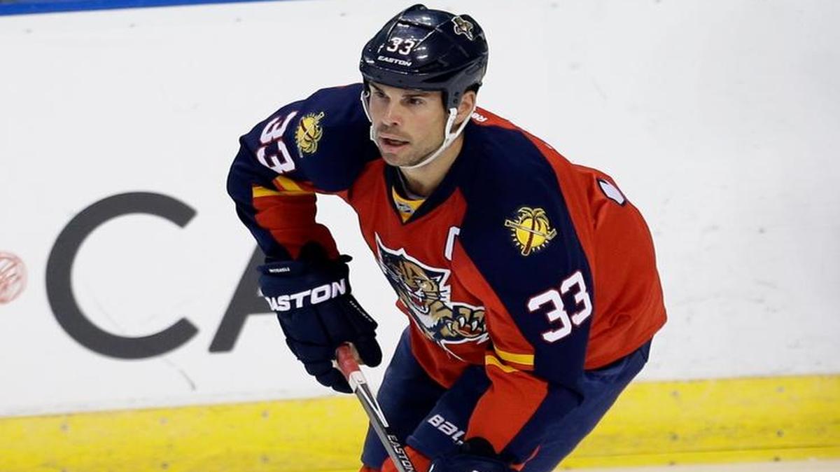 In the final year of the two-year contract, Willie Mitchell’s career — which includes 14 NHL seasons and two Stanley Cup championships with Los Angeles — could be over because of repeated concussions.