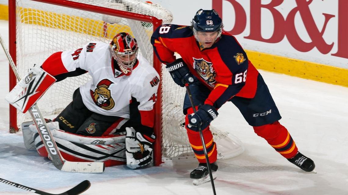 Jaromir Jagr, right, joked about losing some of his teeth during Tuesday night’s shootout victory over the Senators.