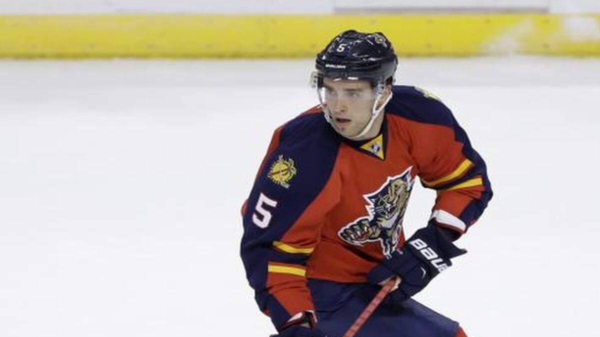 
Florida Panthers defenseman Aaron Ekblad looks for an open teammate during the first period of an NHL hockey game against the Ottawa Senators, Monday, Oct. 13, 2014 in Sunrise, Fla.
