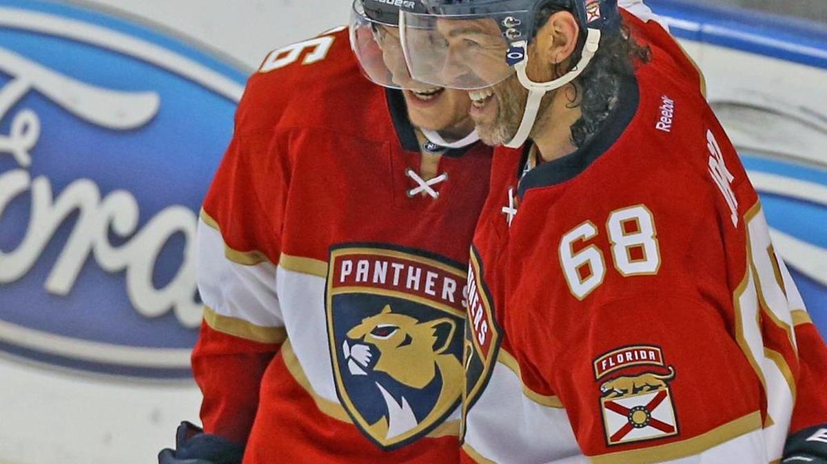 Jaromir Jagr celebrates after scoring his 750th NHL goal in the second period against the Capitals on Thursday.