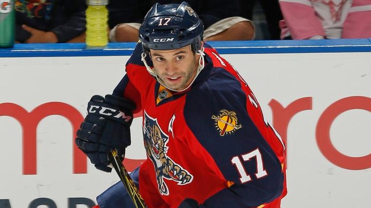 Florida Panthers forward Derek MacKenzie, shown earlier this season, scored twice in a win against the Blues on Tuesday, Dec. 1, 2015.