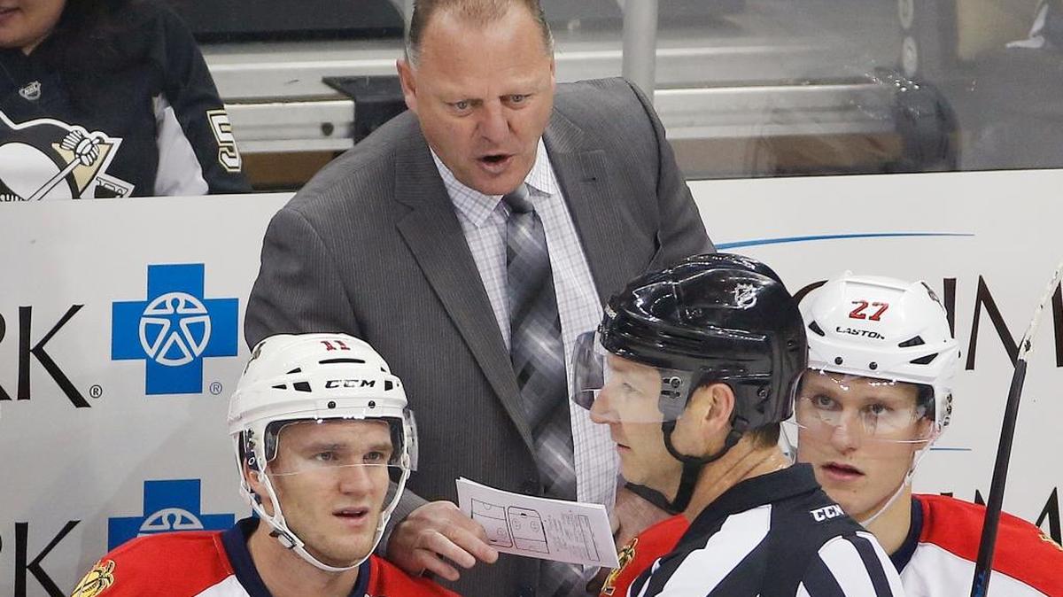 Florida Panthers head coach Gerard Gallant, top, talks with referee Steve Kozari (40) during the first period against the Pittsburgh Penguins in Pittsburgh, Saturday, Dec. 20, 2014.