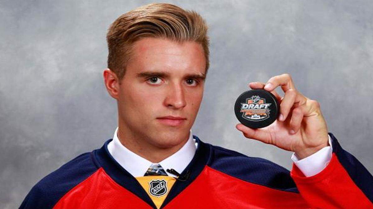 
First overall pick Aaron Ekblad of the Florida Panthers poses for a portrait during the 2014 NHL Entry Draft at Wells Fargo Center on June 27, 2014 in Philadelphia.
