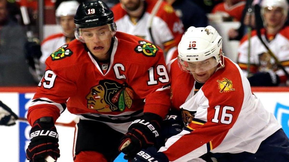 Florida Panthers center Sasha Barkov, right, battles for the puck against Chicago Blackhawks center Jonathan Toews during the first period Thursday, Oct. 22, 2015, in Chicago.