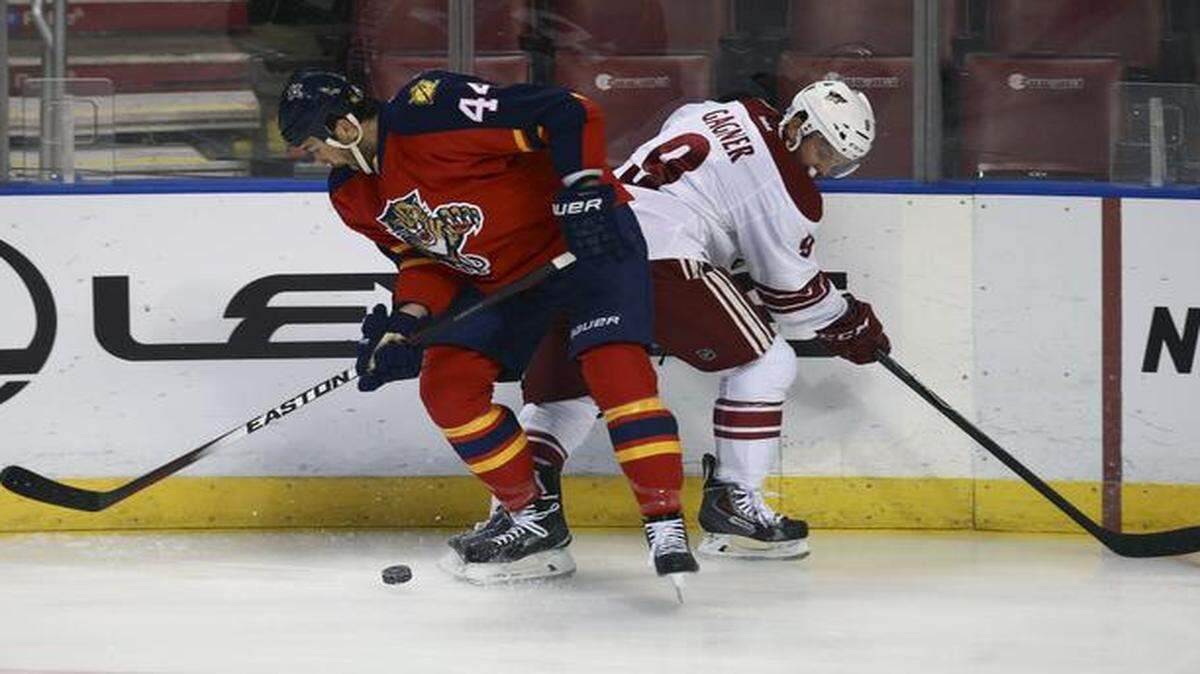 
Florida Panthers' Erik Grudbanson (44) and Arizona Coyotes' Sam Gagner (9) battle for the puck during the first period of an NHL hockey game in Sunrise, Fla., Thursday, Oct. 30, 2014.
