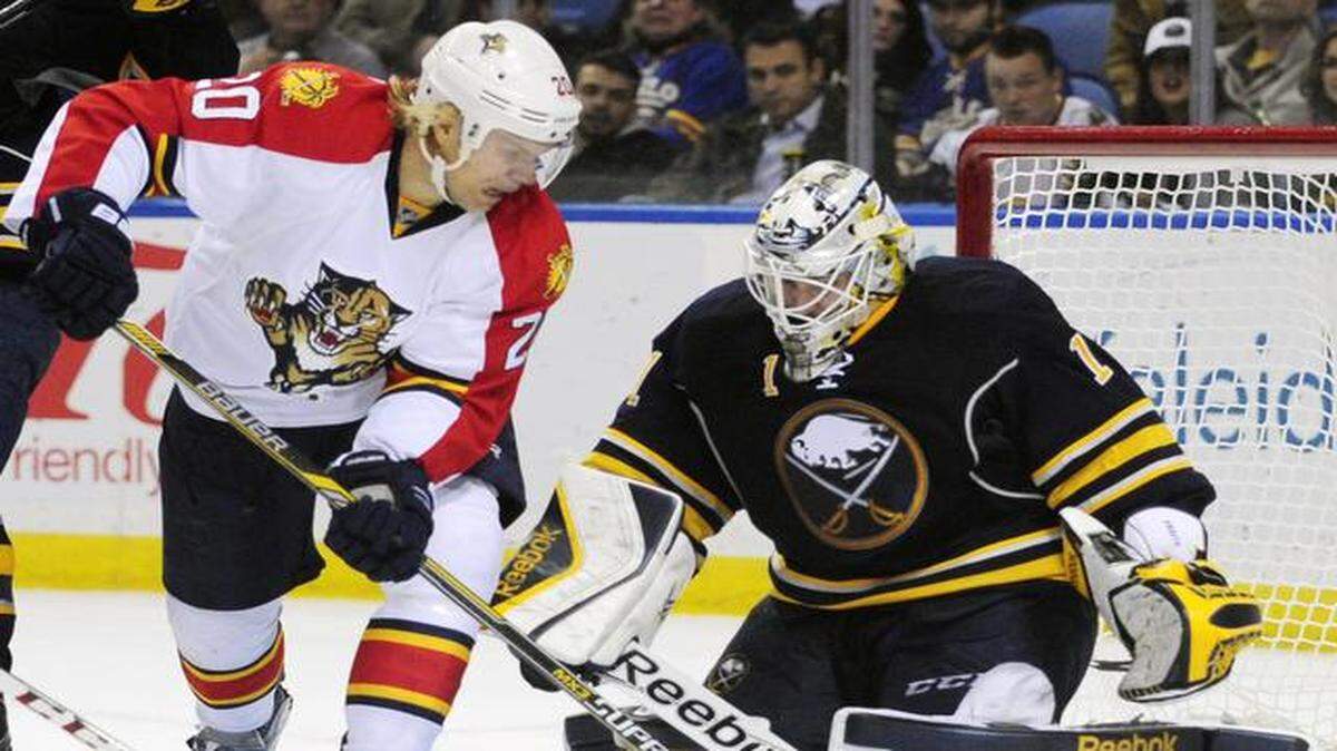 
Florida Panthers' Sean Bergenheim (20), of Finland, deflects a shot on Buffalo Sabres goaltender Jhonas Enroth (1), of Sweden, during the second period of an NHL hockey game Friday, Oct., 17, 2014, in Buffalo, N.Y.
