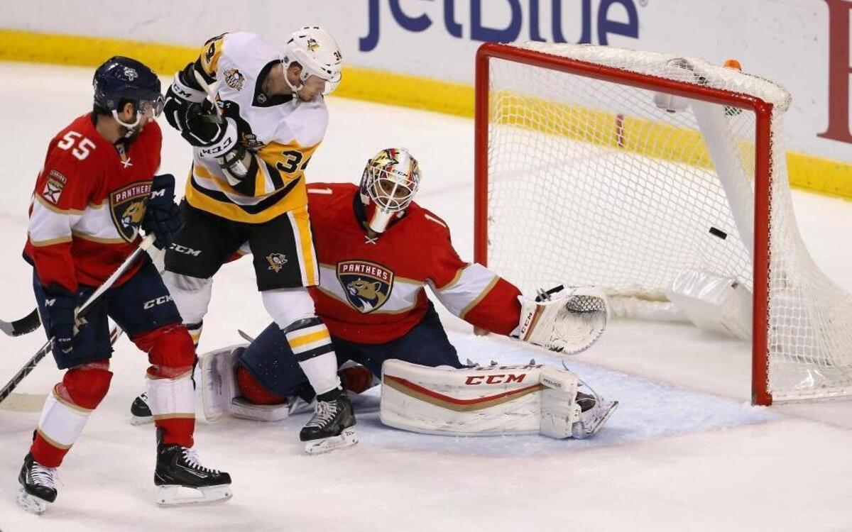 Florida Panthers goalie Roberto Luongo (1) is unable to stop a shoot by the Pittsburgh Penguins' Conor Sheary during the first period of an NHL hockey game in Sunrise, Thurs., Dec. 8, 2016.