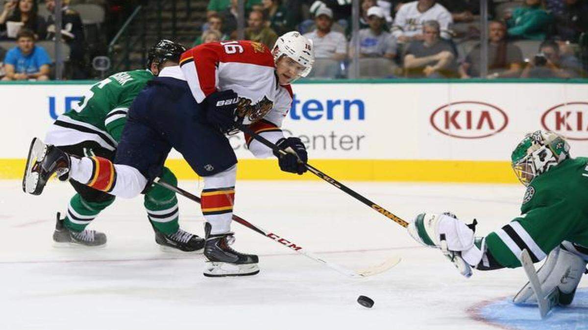 
Jussi Jokinen #36 of the Florida Panthers takes a shot against Kari Lehtonen #32 of the Dallas Stars in the second period during a preseason game at American Airlines Center on September 29, 2014 in Dallas, Texas. 
