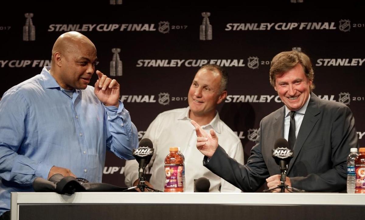 Former NBA player and current television analyst Charles Barkley, left, jokes with hockey greats Wayne Gretzky, right, and Paul Coffey, center, during a news conference before Game 4 of the NHL hockey Stanley Cup Finals between the Nashville Predators and the Pittsburgh Penguins.