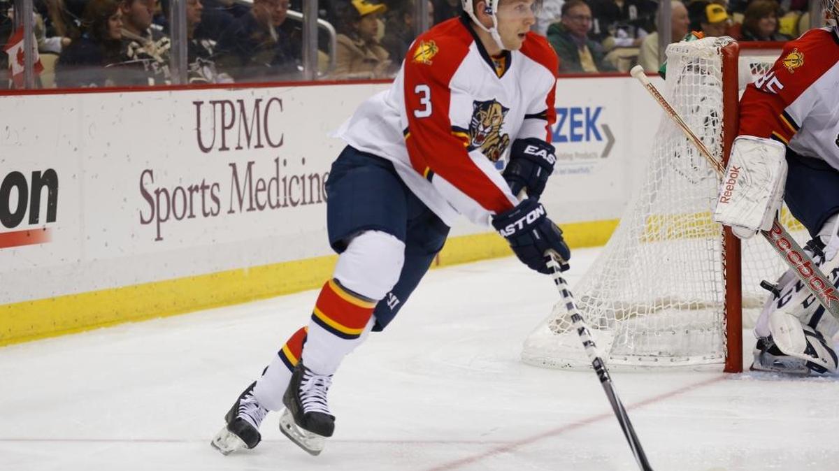 Florida Panthers’ Steven Kampfer plays in a game against the Pittsburgh Penguins on Sunday, Feb. 22, 2015 in Pittsburgh.