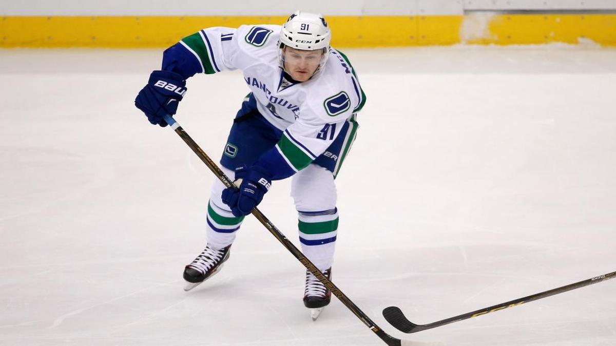 Vancouver Canucks' Jared McCann (91) plays during an NHL hockey game against the Pittsburgh Penguins in Pittsburgh, Saturday, Jan. 23, 2016.